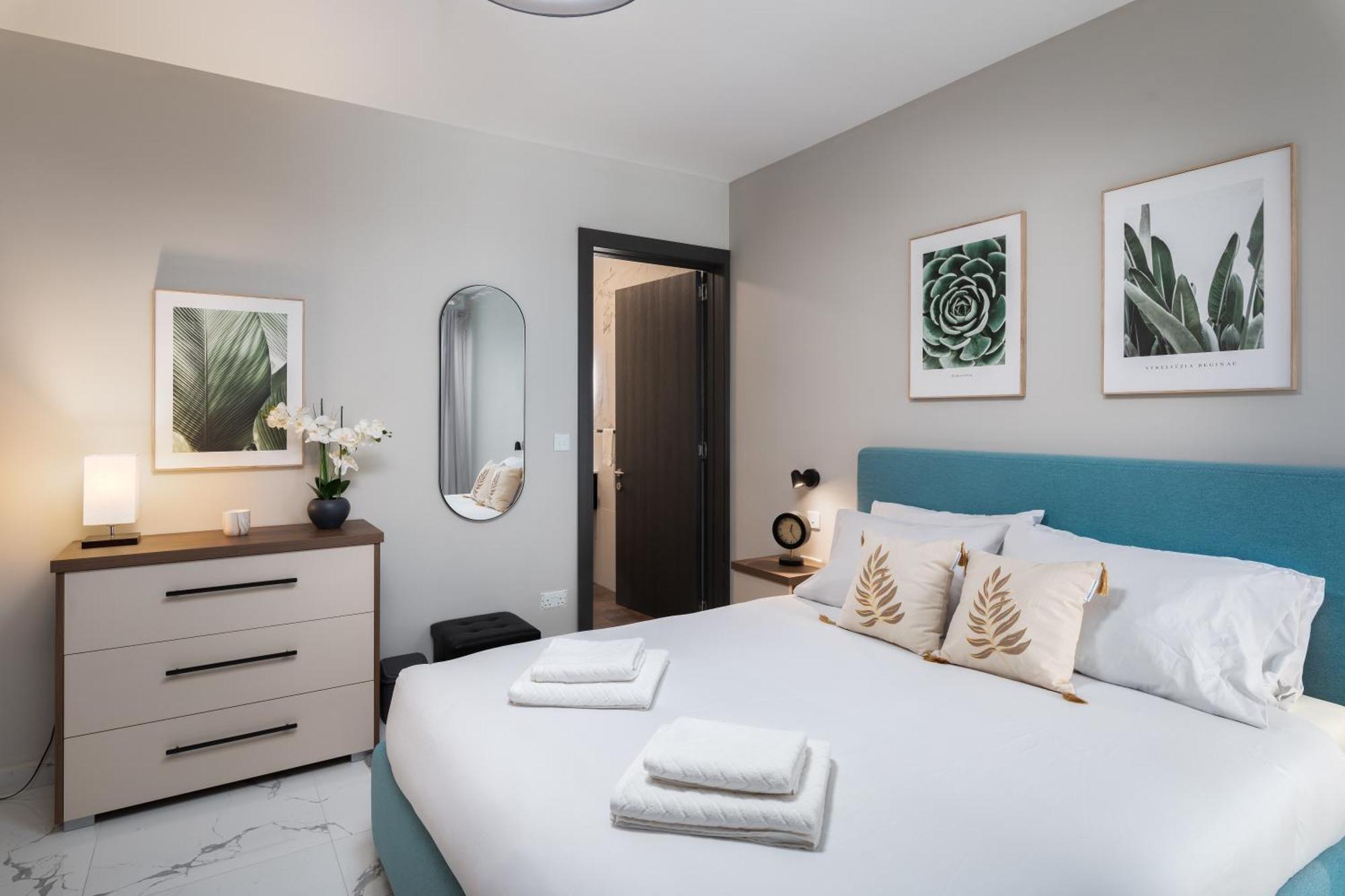 Modern 2Br Cosy Apartment With Large Terrace - Close To Manoel Island & Tigne Shopping Mall Sliema Esterno foto