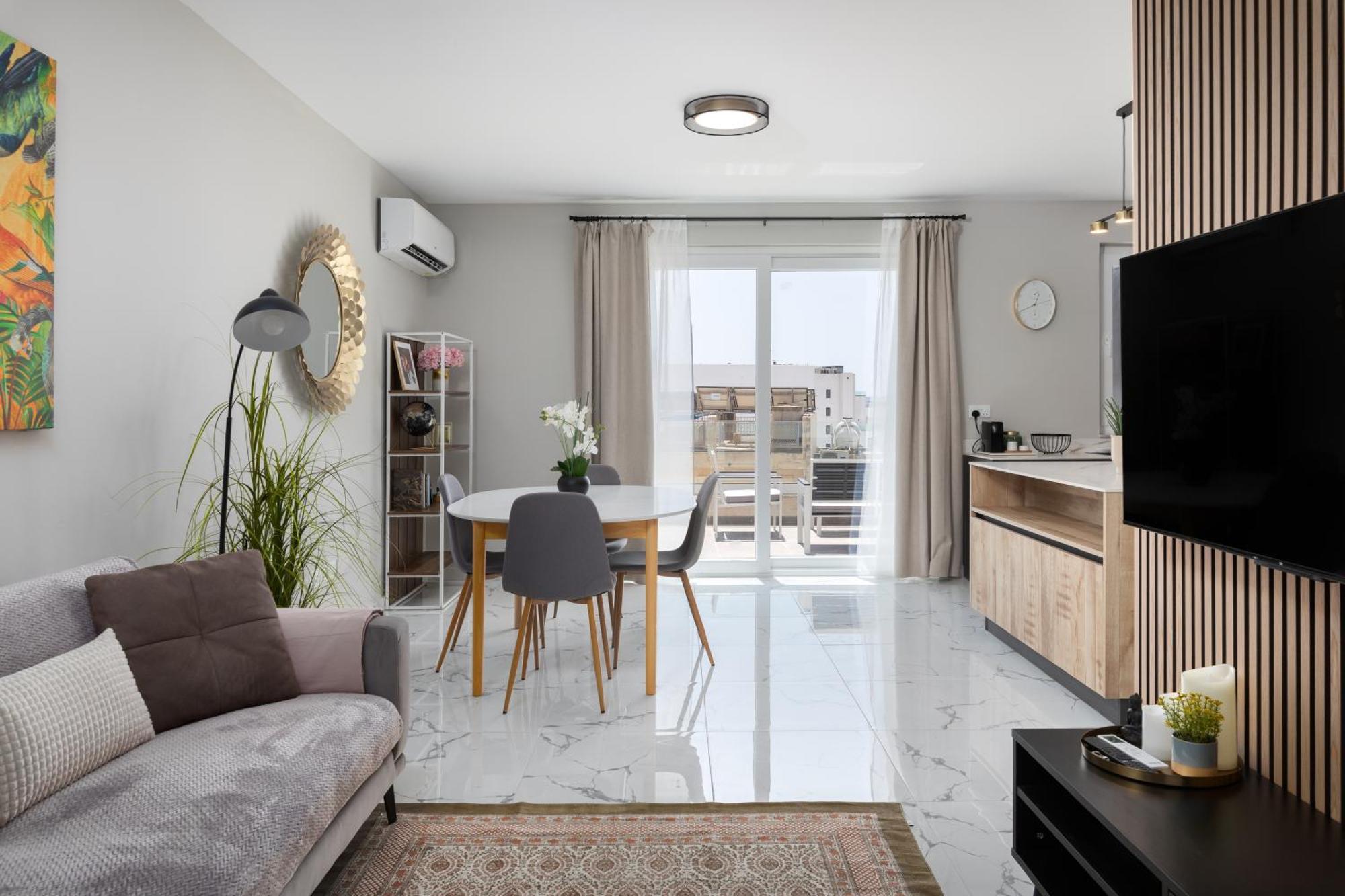 Modern 2Br Cosy Apartment With Large Terrace - Close To Manoel Island & Tigne Shopping Mall Sliema Esterno foto
